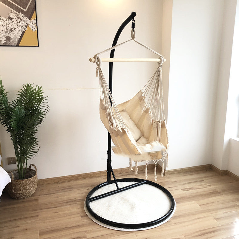 Chaise à bascule INS Nordic avec tissage en corde de coton dans un charmant style bohème.