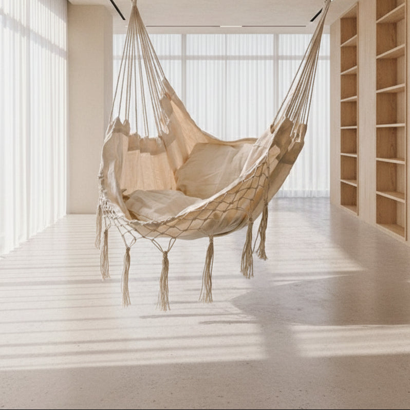 Chaise à bascule INS Nordic avec tissage en corde de coton dans un charmant style bohème.