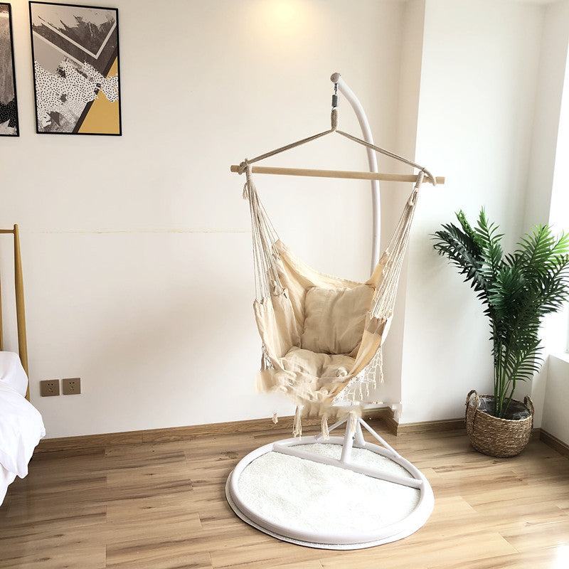 Chaise à bascule INS Nordic avec tissage en corde de coton dans un charmant style bohème.